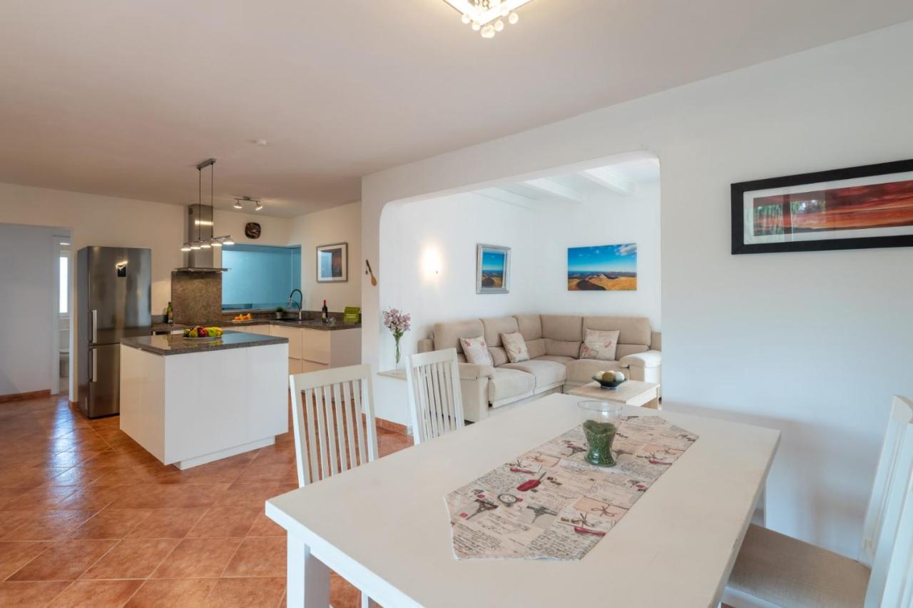 Villa Sarita Sol By Villa Plus Плая Бланка Екстериор снимка