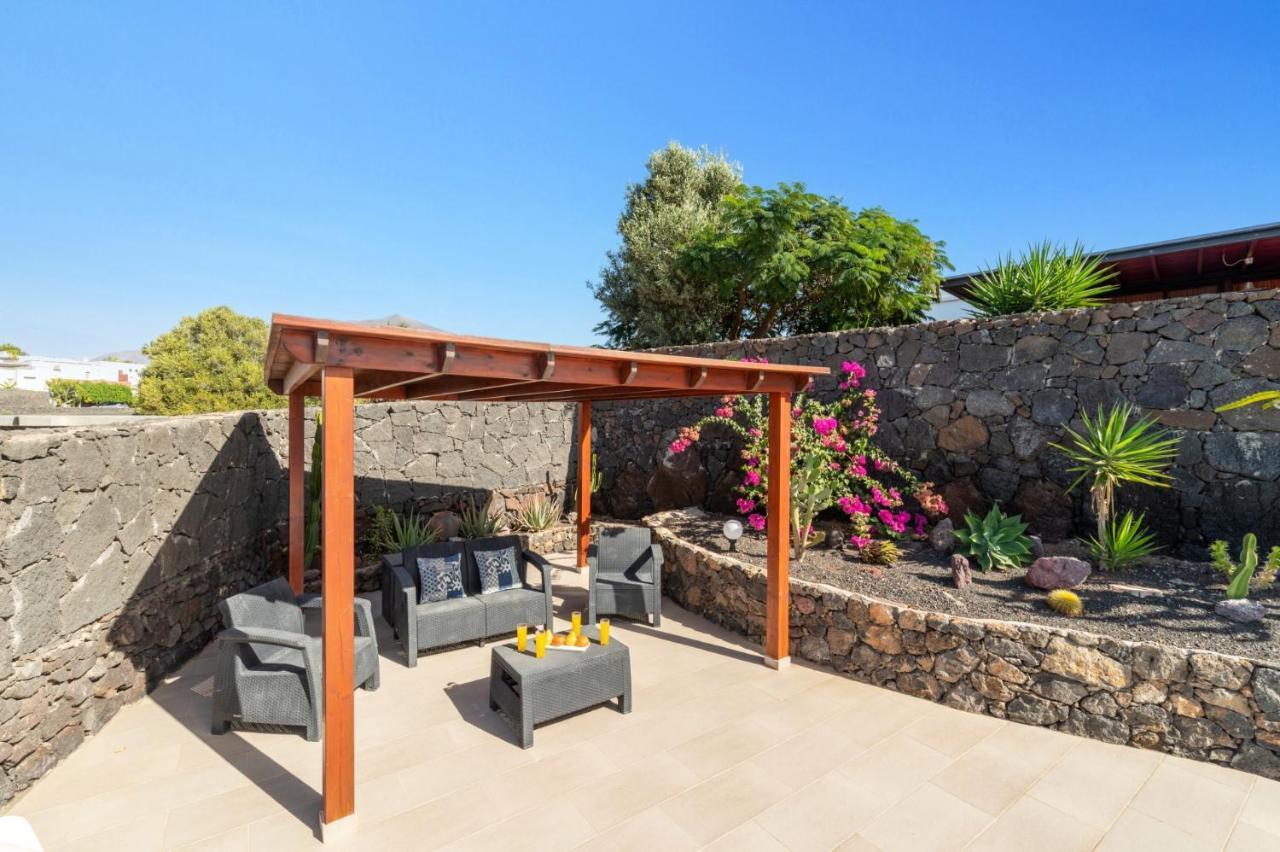 Villa Sarita Sol By Villa Plus Плая Бланка Екстериор снимка